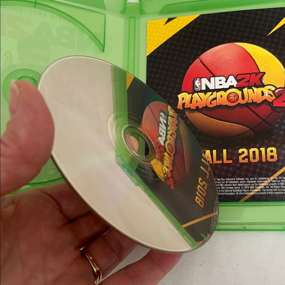 NBA 2K19 Xbox One Game with Case - Picture 4 of 4